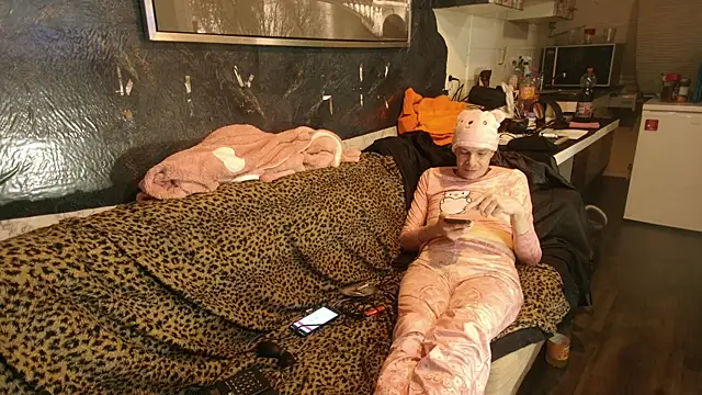 Snapshot of Doggyray44 chatting on January 9, 2026, 6:37 pm Doggyray44 online show from January 9, 2026, 6:37 pm