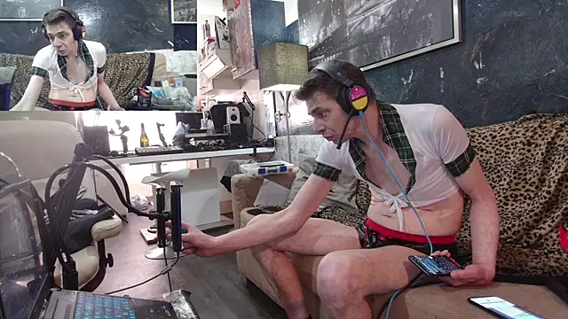 Snapshot of Doggyray44 chatting on February 19, 2025, 10:12 am Doggyray44 online show from February 19, 2025, 10:12 am