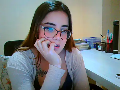 Snapshot of maliamiller chatting on November 8, 2025, 8:51 am maliamiller online show from November 8, 2025, 8:51 am