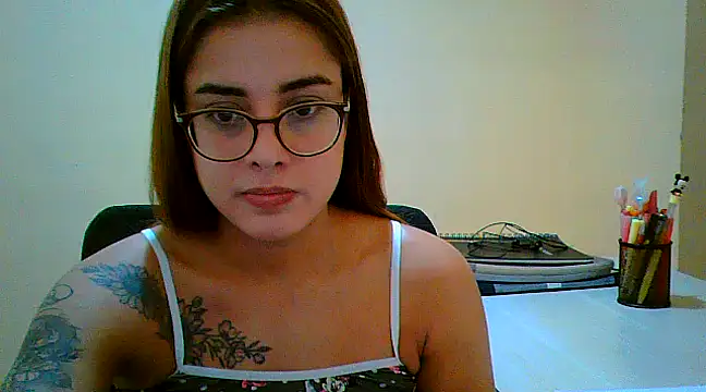 Snapshot of maliamiller chatting on March 16, 2025, 6:20 am maliamiller online show from March 16, 2025, 6:20 am