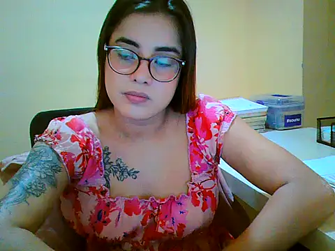 Snapshot of maliamiller chatting on December 5, 2025, 4:00 am maliamiller online show from December 5, 2025, 4:00 am