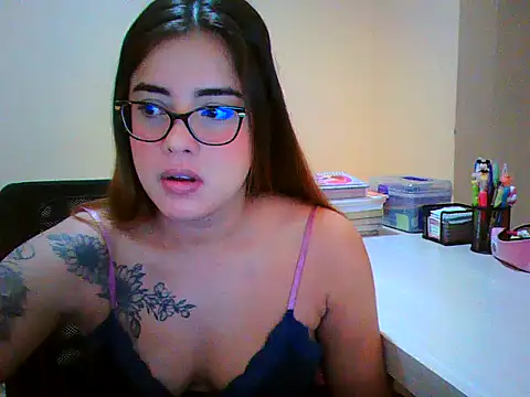 Snapshot of maliamiller chatting on February 28, 2026, 8:25 am maliamiller online show from February 28, 2026, 8:25 am