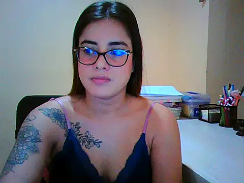 Snapshot of maliamiller chatting on March 28, 2026, 9:32 am maliamiller online show from March 28, 2026, 9:32 am