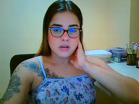 Snapshot of maliamiller chatting on December 22, 2025, 10:54 pm maliamiller online show from December 22, 2025, 10:54 pm