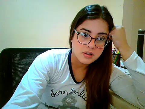 Snapshot of maliamiller chatting on September 24, 2025, 2:23 pm maliamiller online show from September 24, 2025, 2:23 pm