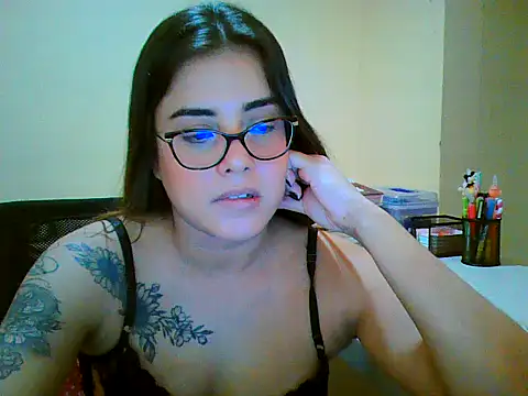 Snapshot of maliamiller chatting on February 24, 2026, 2:34 am maliamiller online show from February 24, 2026, 2:34 am