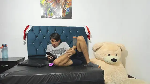 AXEL AND THOMAS online show from December 29, 2024, 1:49 pm