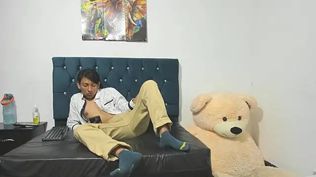 AXEL AND THOMAS online show from January 8, 2025, 1:31 pm