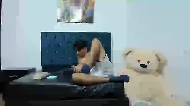 AXEL AND THOMAS online show from December 3, 2024, 1:27 pm