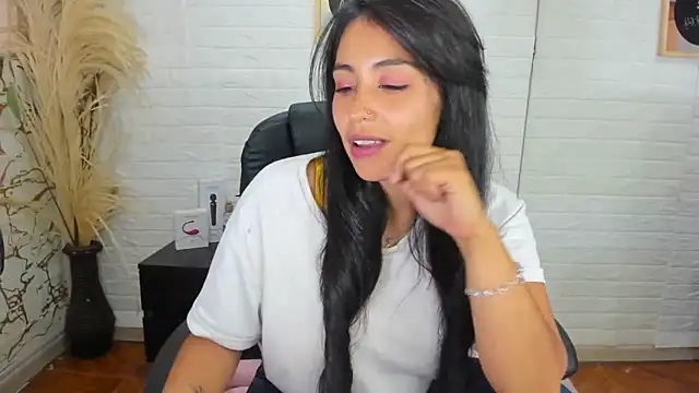 Aisha 09 online show from February 13, 2025, 6:37 pm