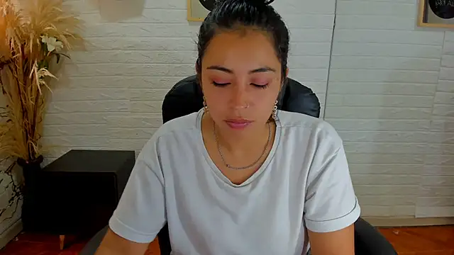 Aisha 09 online show from March 7, 2025, 2:56 pm