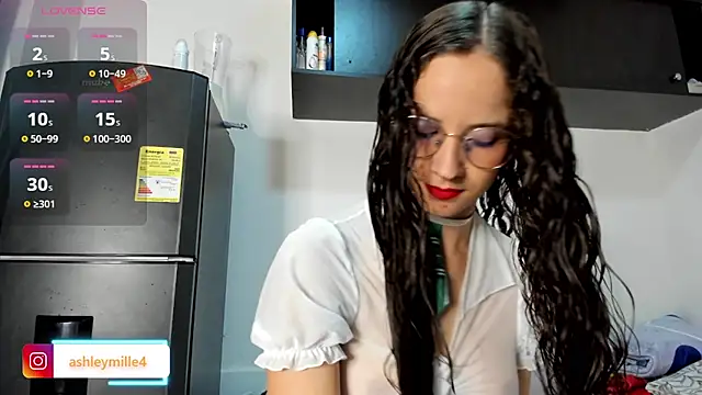  ashleymiller online show from November 9, 2025, 7:07 pm