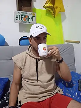 latinmartin73 online show from October 12, 2025, 2:07 pm