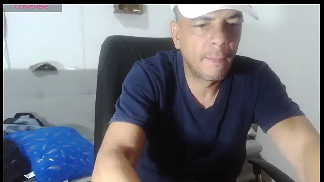 latinmartin73 online show from May 21, 2026, 1:03 am