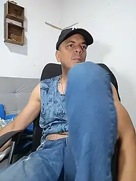 latinmartin73 online show from April 24, 2026, 12:45 am