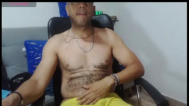 latinmartin73 online show from March 28, 2026, 1:23 pm