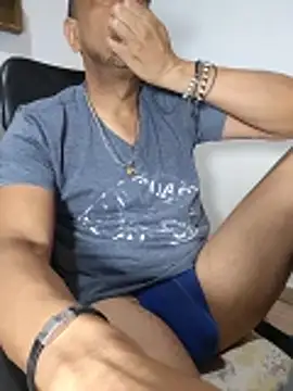 latinmartin73 online show from June 8, 2026, 3:23 pm