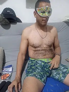 latinmartin73 online show from November 9, 2025, 8:35 pm