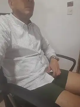 latinmartin73 online show from February 16, 2026, 11:46 pm