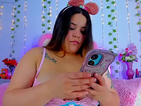 dulcevegga online show from April 5, 2026, 1:01 am