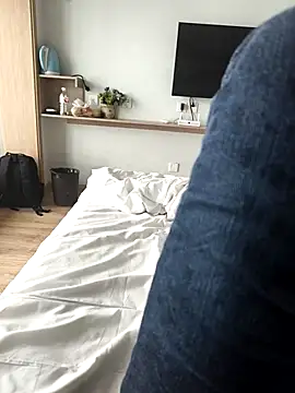 huzi518 online show from October 2, 2025, 3:43 am