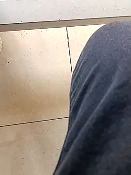 huzi518 online show from November 20, 2025, 1:39 am