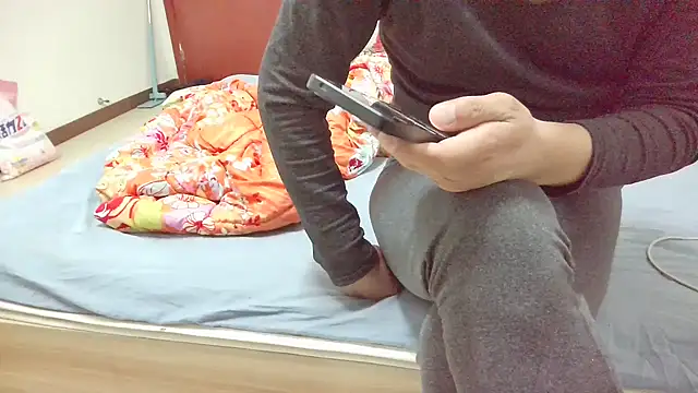 Snapshot of huzi518 chatting on December 17, 2025, 3:50 pm huzi518 online show from December 17, 2025, 3:50 pm