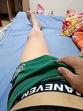 huzi518 online show from December 3, 2025, 2:27 pm