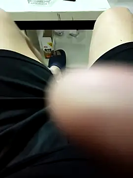 huzi518 online show from October 8, 2025, 5:09 am