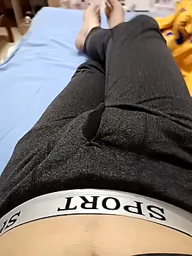 Snapshot of huzi518 chatting on February 5, 2026, 12:45 pm huzi518 online show from February 5, 2026, 12:45 pm