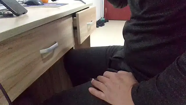 Snapshot of huzi518 chatting on January 16, 2026, 4:00 pm huzi518 online show from January 16, 2026, 4:00 pm