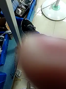 huzi518 online show from October 27, 2025, 2:23 am