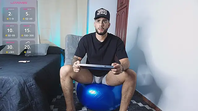 Snapshot of Colt_Perci chatting on November 19, 2025, 11:27 pm Colt Perci online show from November 19, 2025, 11:27 pm