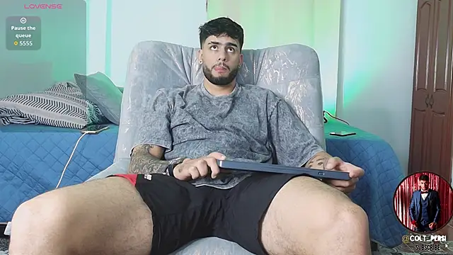 Snapshot of Colt_Perci chatting on November 25, 2025, 2:12 am Colt Perci online show from November 25, 2025, 2:12 am