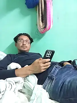 Andresguz35 online show from February 2, 2026, 3:27 am