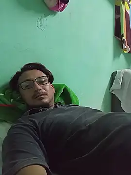 Snapshot of Andresguz35 chatting on November 15, 2025, 4:05 am Andresguz35 online show from November 15, 2025, 4:05 am