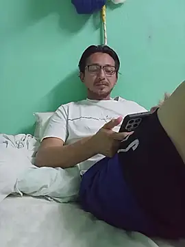 Andresguz35 online show from February 6, 2026, 4:19 am