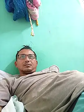 Andresguz35 online show from February 28, 2026, 9:36 pm