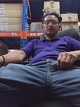 Snapshot of Andresguz35 chatting on October 23, 2025, 4:49 pm Andresguz35 online show from October 23, 2025, 4:49 pm