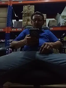 Snapshot of Andresguz35 chatting on October 30, 2025, 10:28 pm Andresguz35 online show from October 30, 2025, 10:28 pm