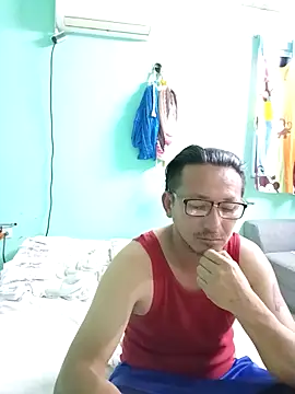 Snapshot of Andresguz35 chatting on March 5, 2026, 2:30 am Andresguz35 online show from March 5, 2026, 2:30 am