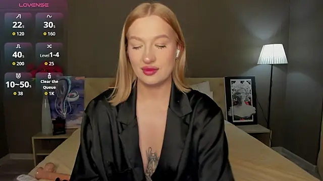 Emma  Leee online show from October 5, 2025, 1:07 am