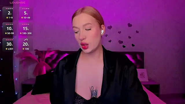 Emma  Leee online show from October 4, 2025, 12:34 am