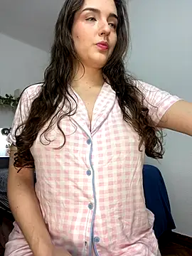 tatianaAlvarez1 online show from October 21, 2025, 10:14 am