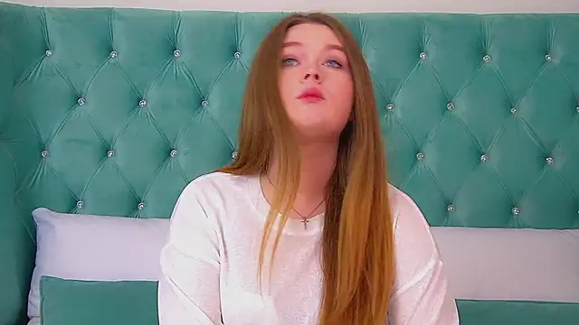 Snapshot of CrystalLyons chatting on November 14, 2025, 6:06 am CrystalLyons online show from November 14, 2025, 6:06 am