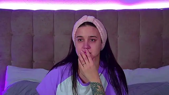 Snapshot of ChristinaMilton chatting on November 11, 2025, 6:14 pm ChristinaMilton online show from November 11, 2025, 6:14 pm