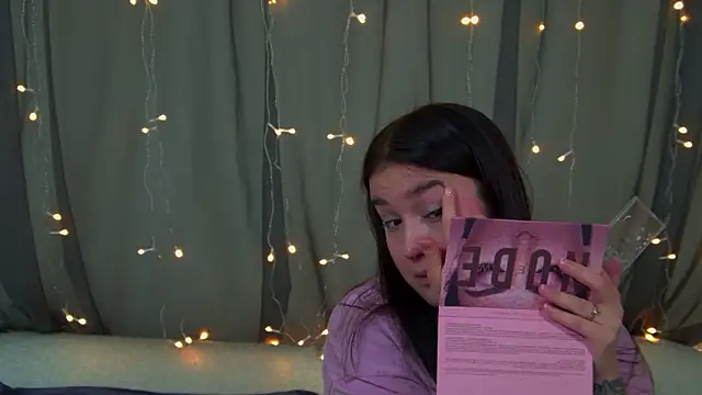 Snapshot of ChristinaMilton chatting on November 29, 2025, 6:30 pm ChristinaMilton online show from November 29, 2025, 6:30 pm