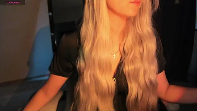 Snapshot of Lana_Younes chatting on November 5, 2025, 11:24 am Lana Younes online show from November 5, 2025, 11:24 am