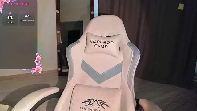 Snapshot of Lana_Younes chatting on November 26, 2025, 10:59 am Lana Younes online show from November 26, 2025, 10:59 am