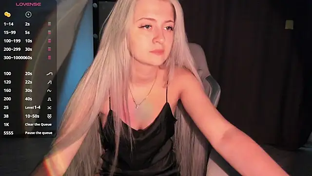 Snapshot of Lana_Younes chatting on October 20, 2025, 9:43 am Lana Younes online show from October 20, 2025, 9:43 am